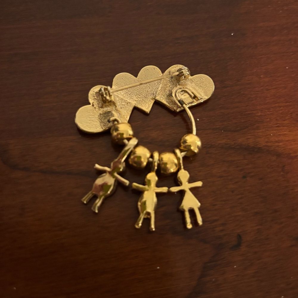 Mom or Grandma of 3 Brooch - Picture 2 of 2